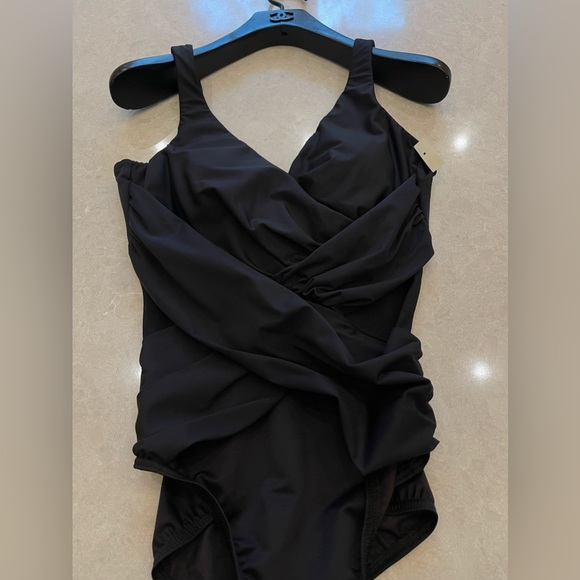 NEW MIRACLESUIT Crossover With Mesh One Piece Swimsuit in Black Size 10 - Picture 10 of 11